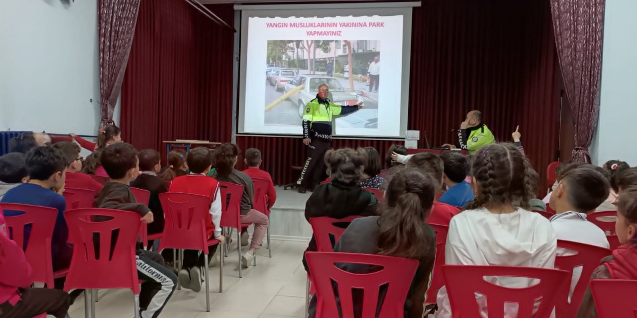 Konya’da ilkokul öğrencilerine trafik eğitimi