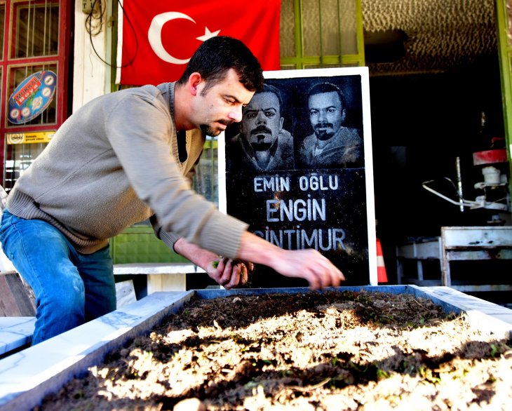 Rüyada öldüğünü gördü, mezarını kendi yaptı