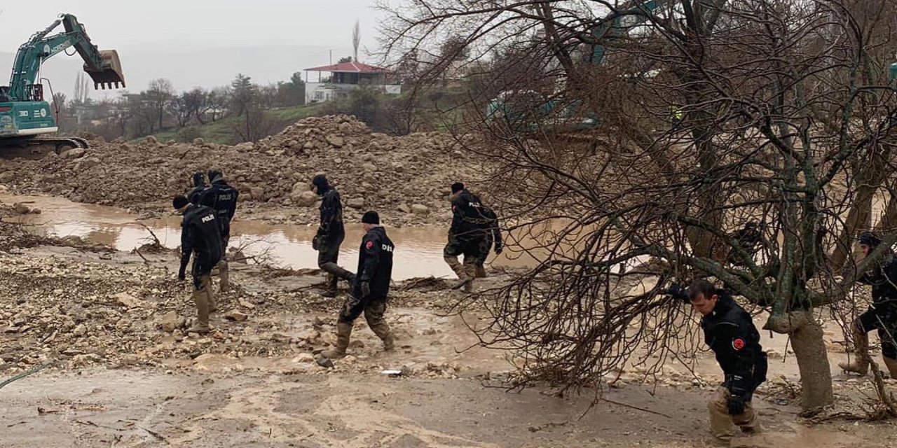 Konya’nın balık adamları sel sonrası Adıyaman’daki çalışmalara katılıyor