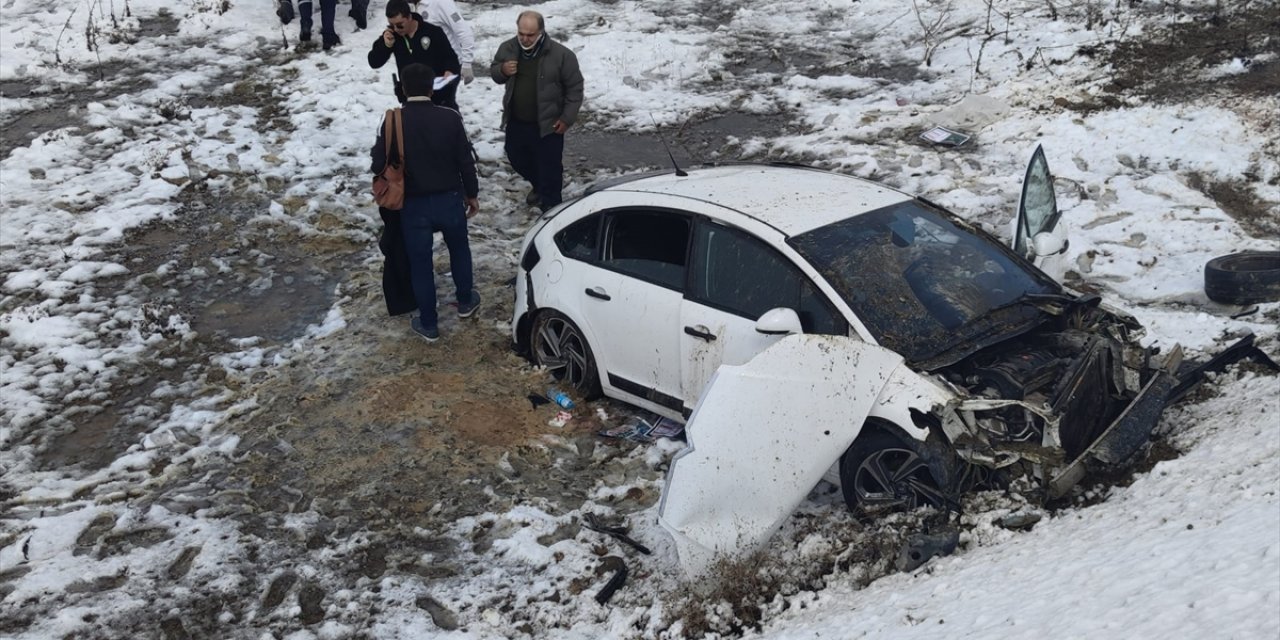 Konya’da kar yağışının etkili olduğu ilçede kaza! 2 kişi yaralandı