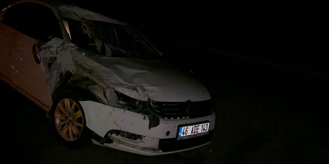 Konya - Afyon yolunda kaza: Otomobil bu hale geldi