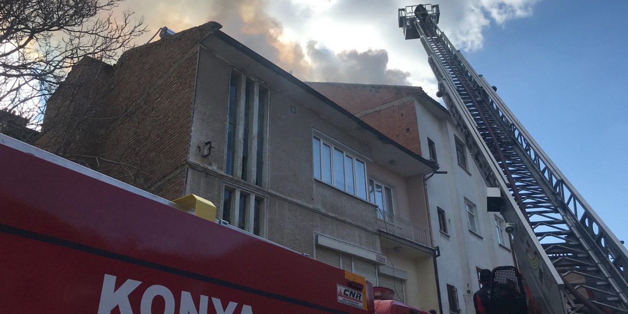 Konya’da 4 katlı binada korkutan yangın