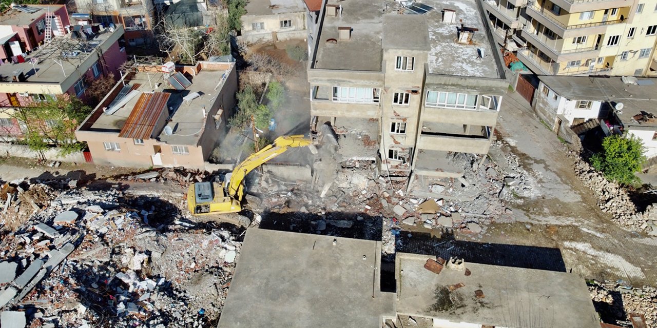 Hatay'ın Hassa ilçesinde 191 binanın enkazı kaldırıldı