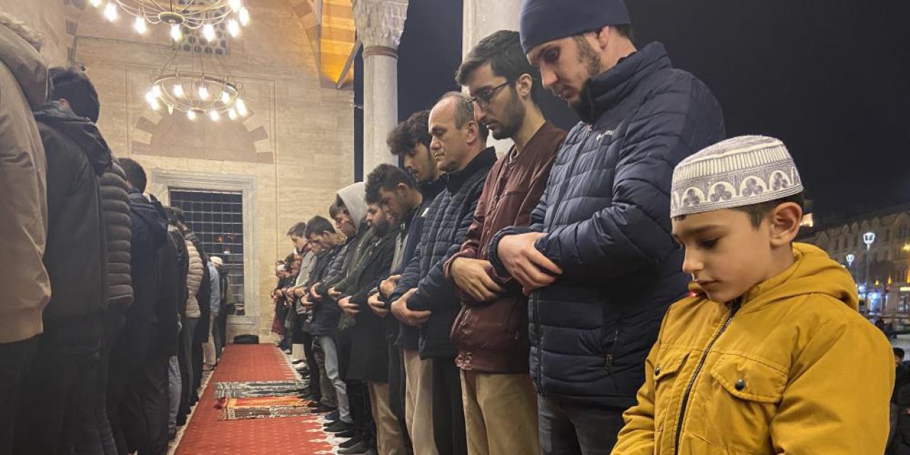Konya’da Ramazan ayının ilk teravih namazı kılındı, camiler doldu taştı