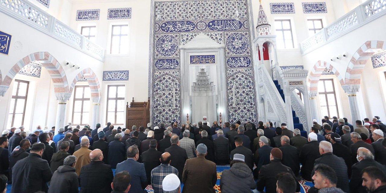 Türkiye’nin üçüncü camisi özelliğine sahip Konyalılar Cami açıldı