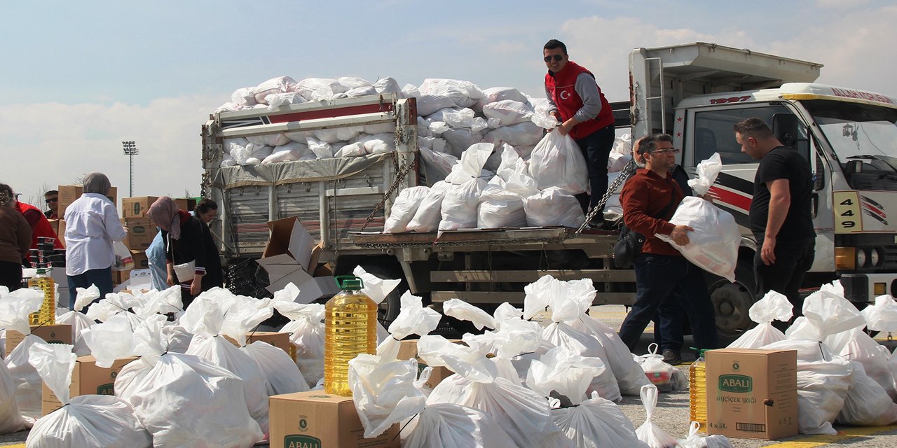 Konya’daki depremzedeler için gönüllü kurye oldular