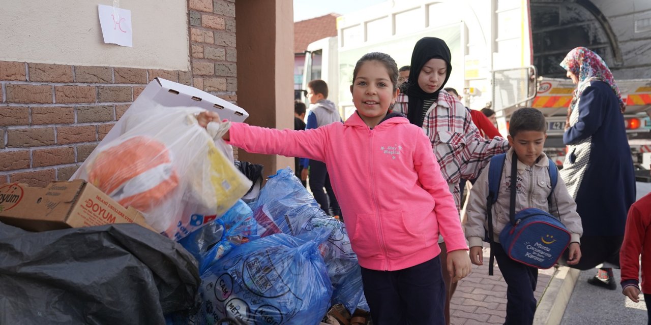 Konya’da ilkokullar arasında düzenlenen ödüllü yarışmada 30 ton atık toplandı