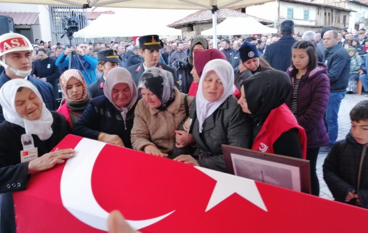 Şehit Uzman Onbaşı Ahmet Tunç'un cenazesi Kütahya'da toprağa verildi