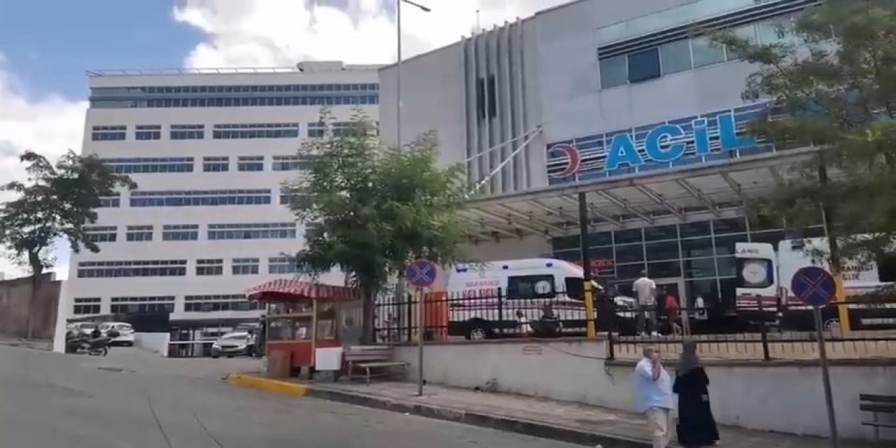 Okul çıkışı bıçaklı kavga: 2 yaralı