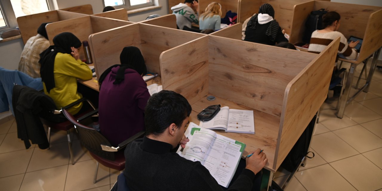 Türkiye’nin en çok kütüphane bulunan ilçesi Selçuklu örnek oluyor