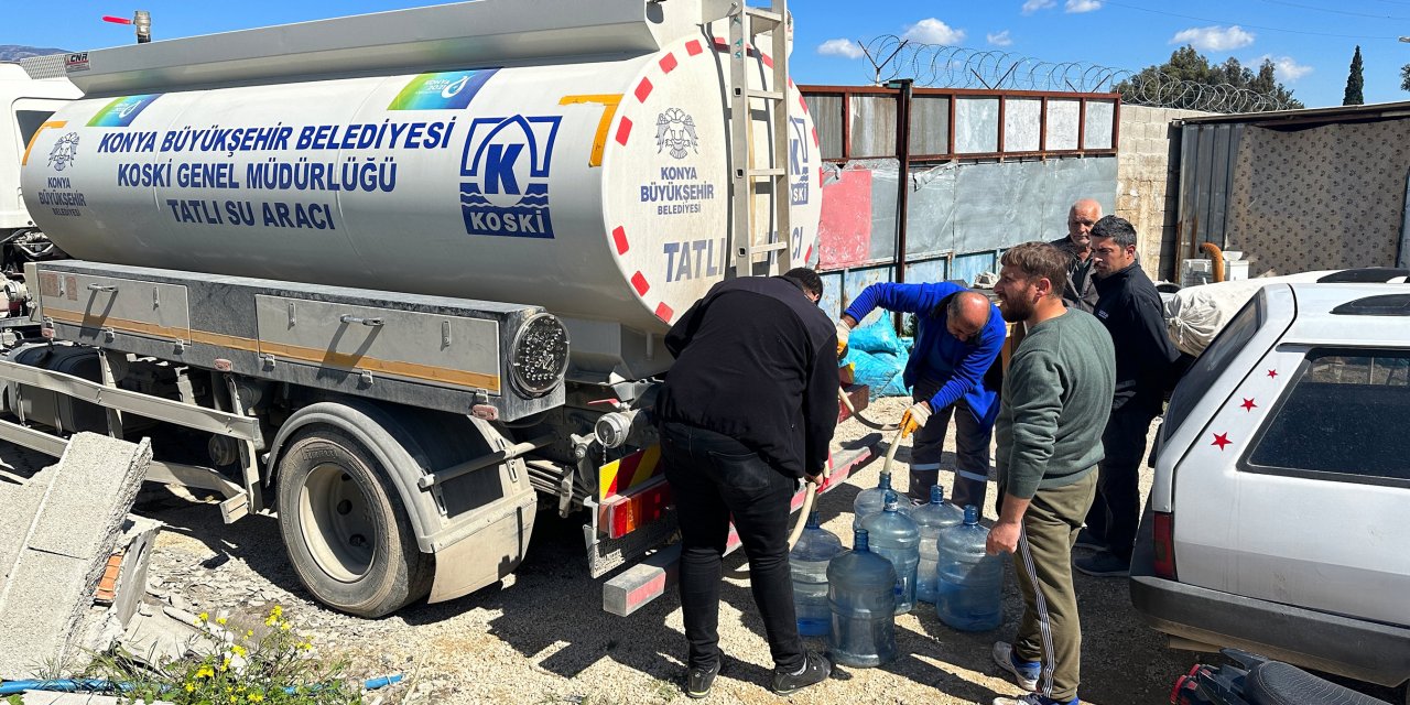 Konya Büyükşehir, Hataylılara su ulaştırmak için günde yüzden fazla sefer yapıyor