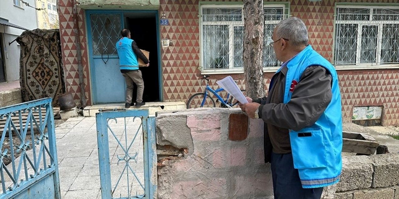 Konya’da ihtiyaç sahiplerine ramazan erzak paketi dağıtıldı