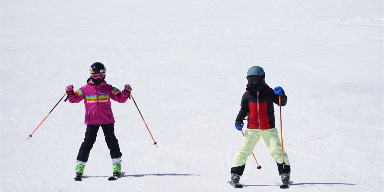İç Anadolu'nun en yüksek dağında kayak sezonu devam ediyor