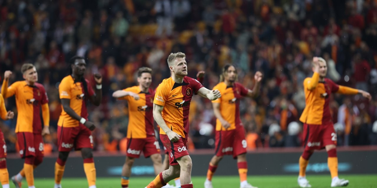 Galatasaray, Adana Demirspor'u son andaki gollerle yendi