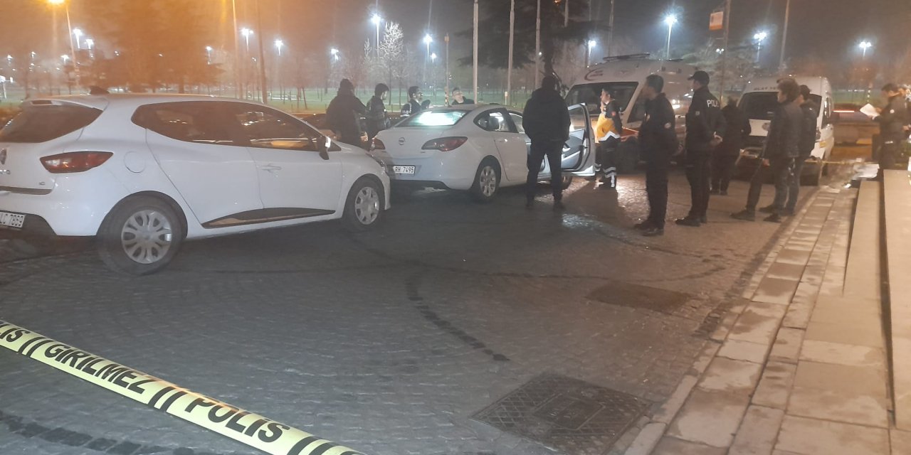 Otomobilde korkunç manzarayı görenler telefona sarıldı