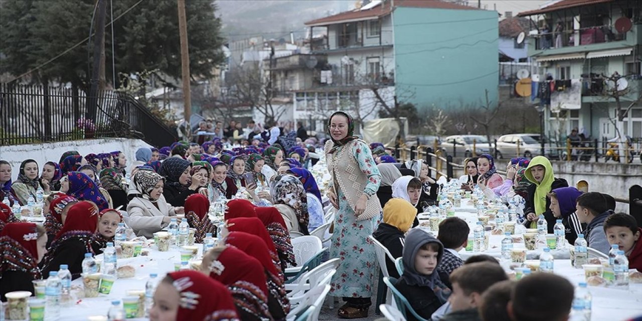 Batı Trakya Türkleri ramazanda toplu iftar geleneğini yaşatıyor