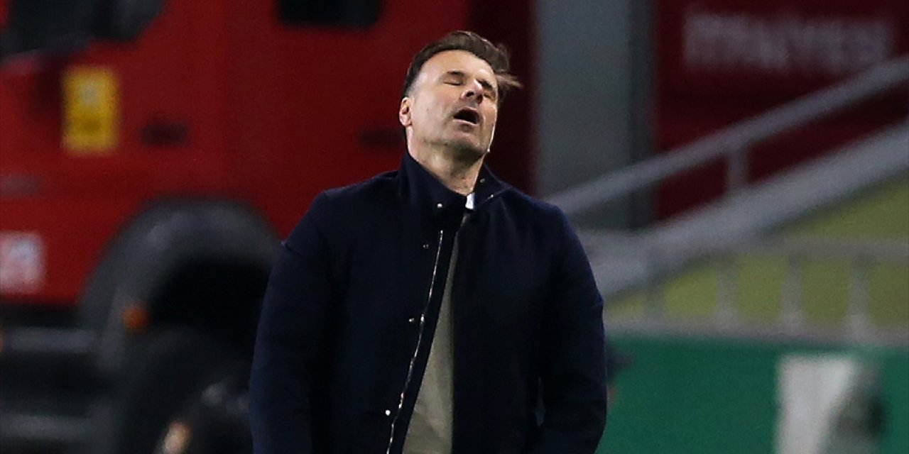 Bu hocaya daha ne kadar katlanacağız?