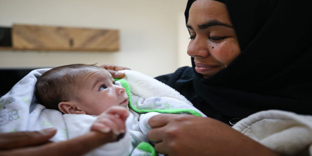 Depreme kuvözde yakalanan Meryem bebek iki ay sonra ailesine kavuştu