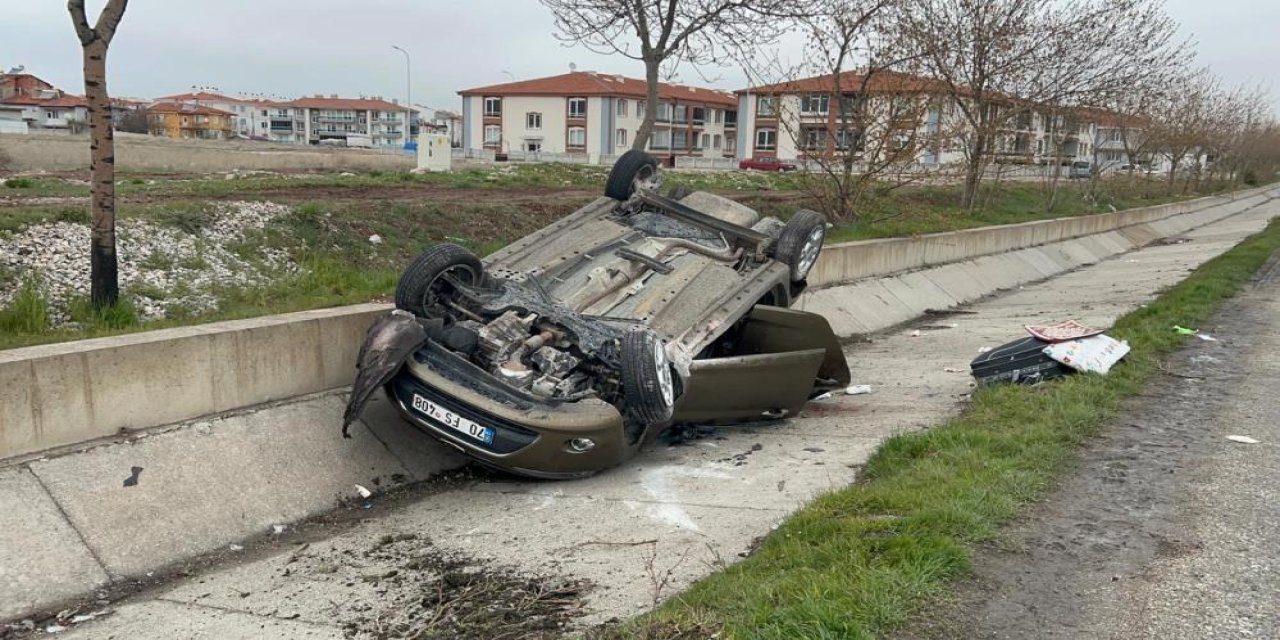 Konya yolunda otomobil takla attı: 2 yaralı