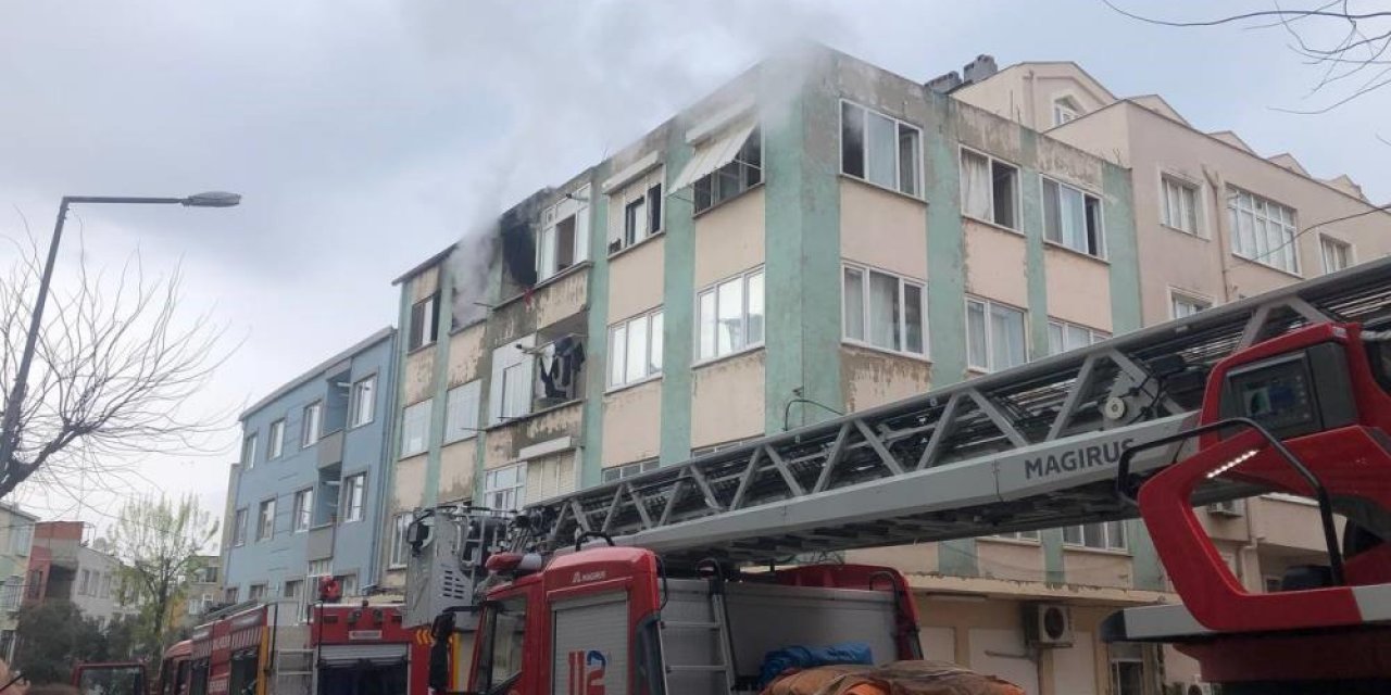 Evde yangın çıktı, 2 kişi hastaneye kaldırıldı