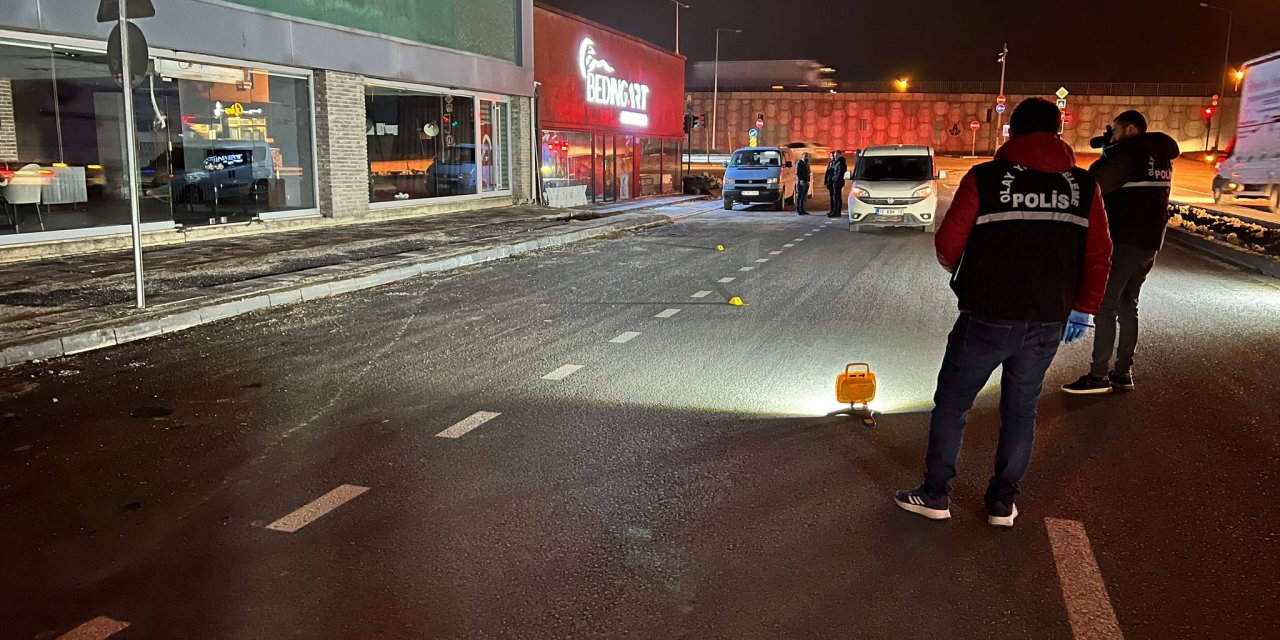 Arkadaşıyla sohbet ediyordu, bir anda kanlar içerisinde kaldı