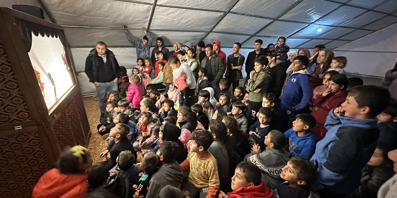 Selçuklu Belediyesi, Hatay’da tiyatro ile çocukların yüzünü güldürüyor
