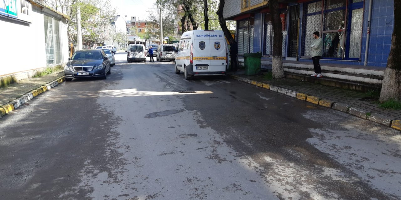 2,5 yıl önce kendisini silahla yaralayan husumetlisini aynı yerden vurdu