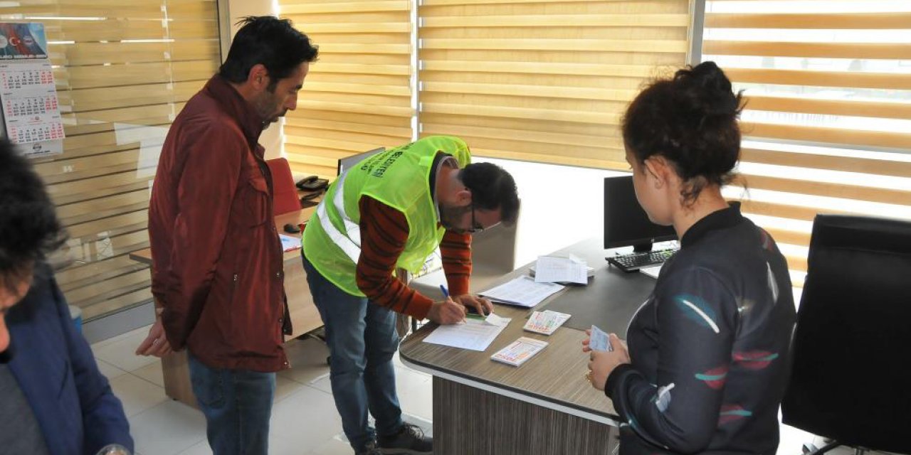 Konya’da depremzedelere yardım çeki