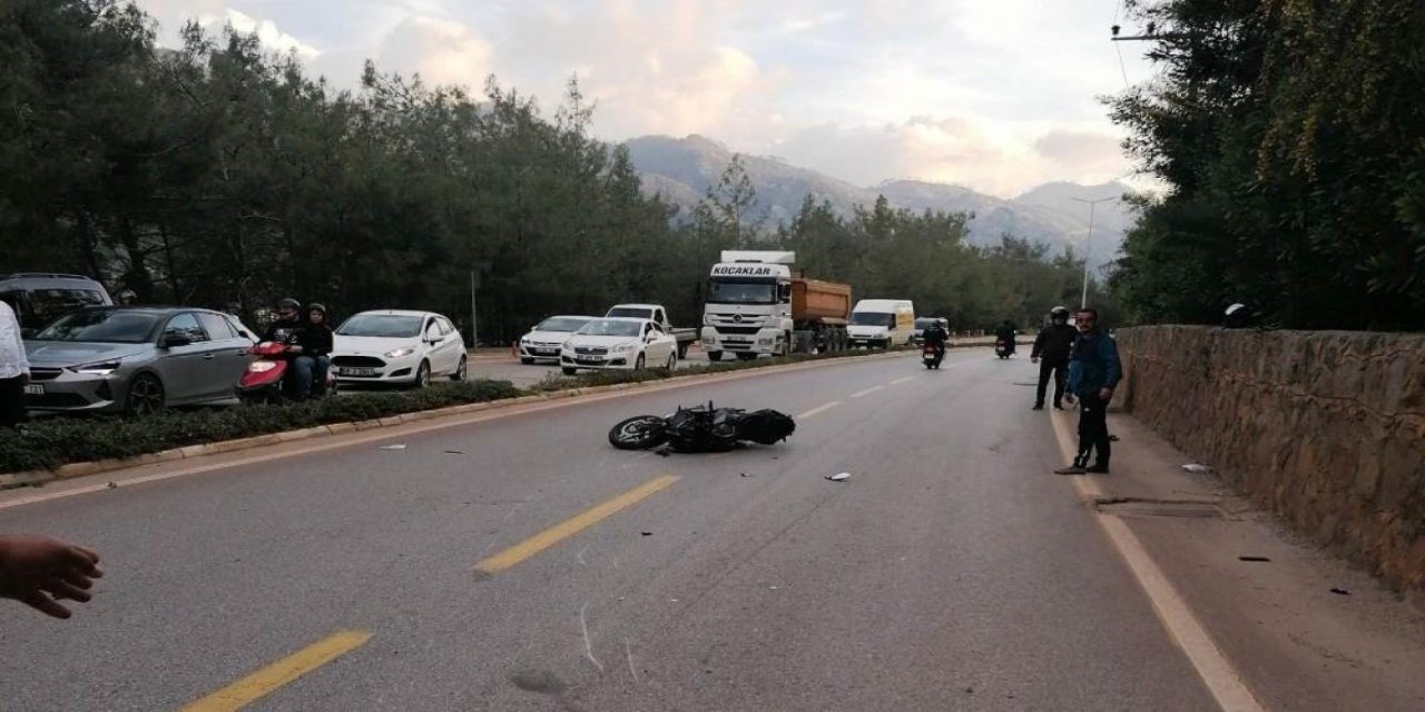 Yolun karşısına geçmeye çalışan yayaya motosiklet çarptı: 1 ölü