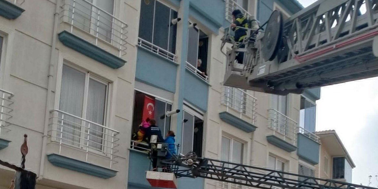 Bodrum katta yangın çıktı, mahsur kalan 15 kişi böyle kurtarıldı