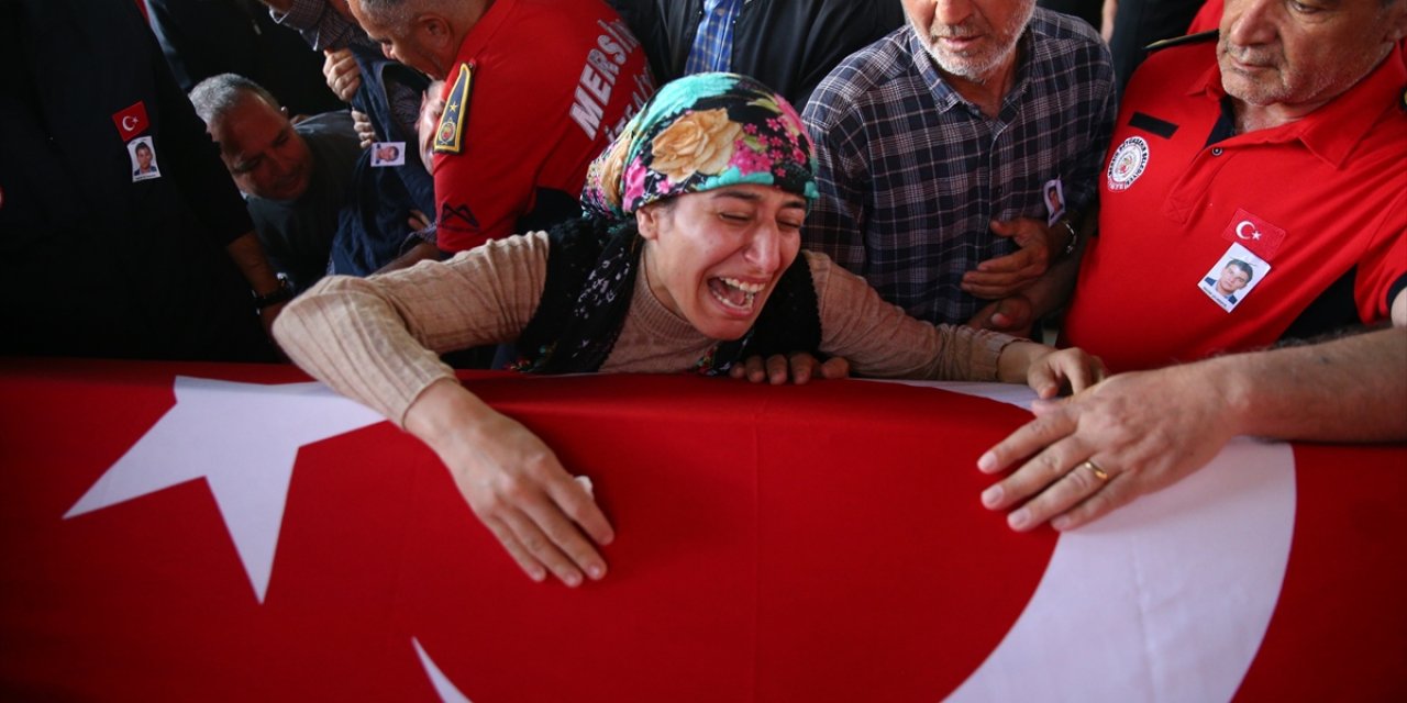 Mobilya fabrikasındaki yangında ölen itfaiye eri son yolculuğunu uğurlandı