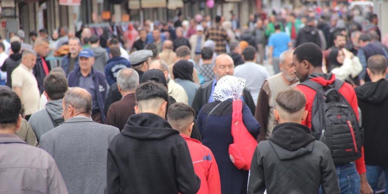 Konya’nın Tarihi Bedesten Çarşısı’nda bayram yoğunluğu