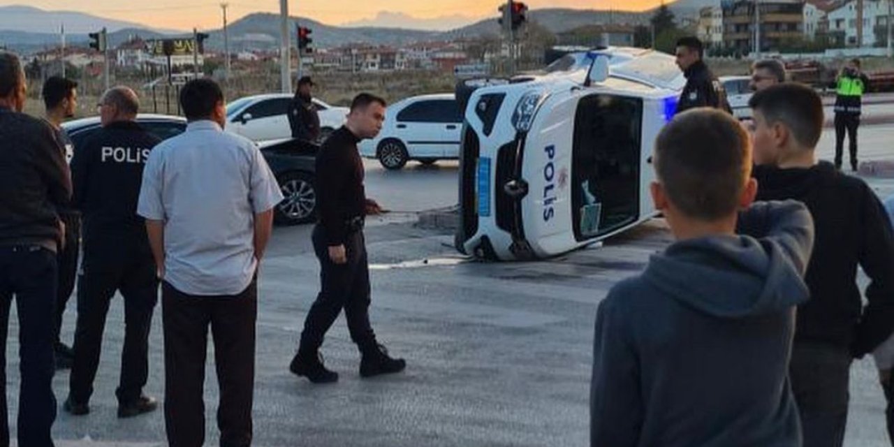 Konya’da iftar vakti kaza! Polis aracı devrildi
