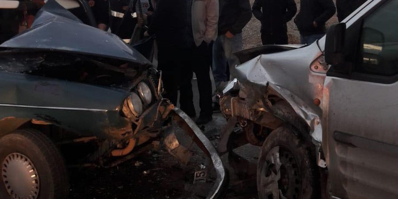 Karaman’da 2 otomobil çarpıştı: 7 yaralı