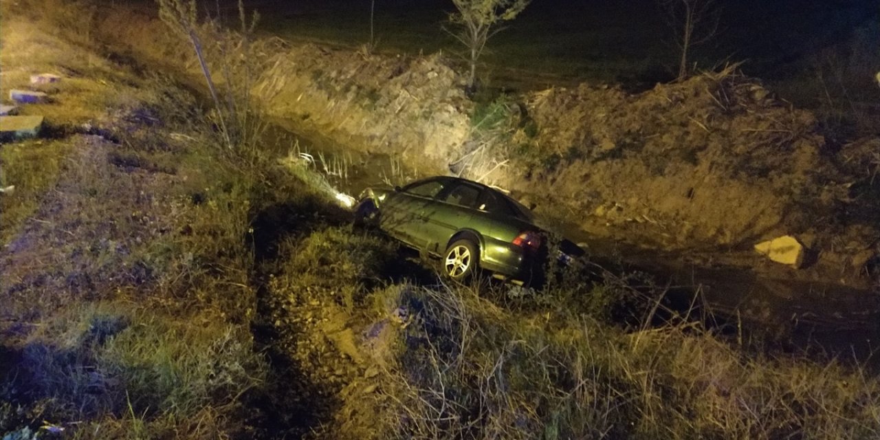 Konya'da iki otomobil çarpıştı, 2 kişi yaralandı