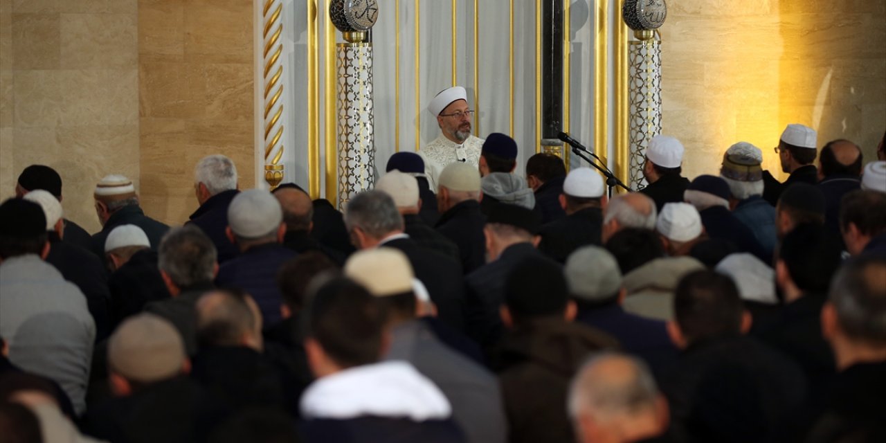 Diyanet İşleri Başkanı Erbaş, Sakarya'da Ramazan Bayramı hutbesini irat etti