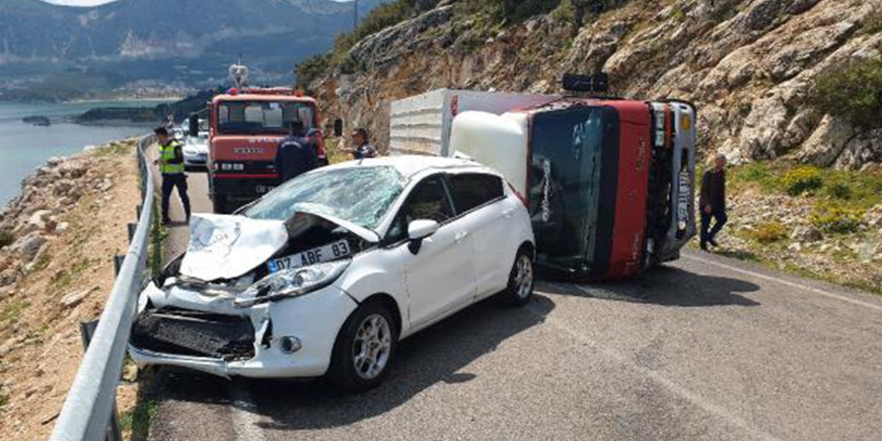 Kamyonetle otomobil çarpıştı, 6 kişi yaralandı