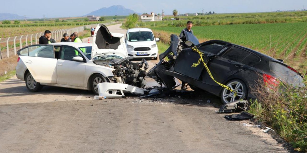 Çarpışan otomobiller bu hale geldi: 1 ölü, 4 yaralı