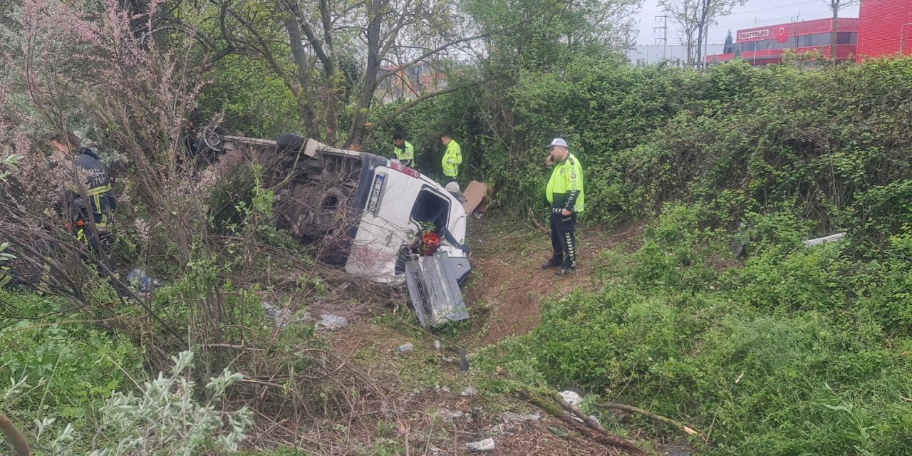 Düğüne gidenleri taşıyan minibüs devrildi: 14 yaralı