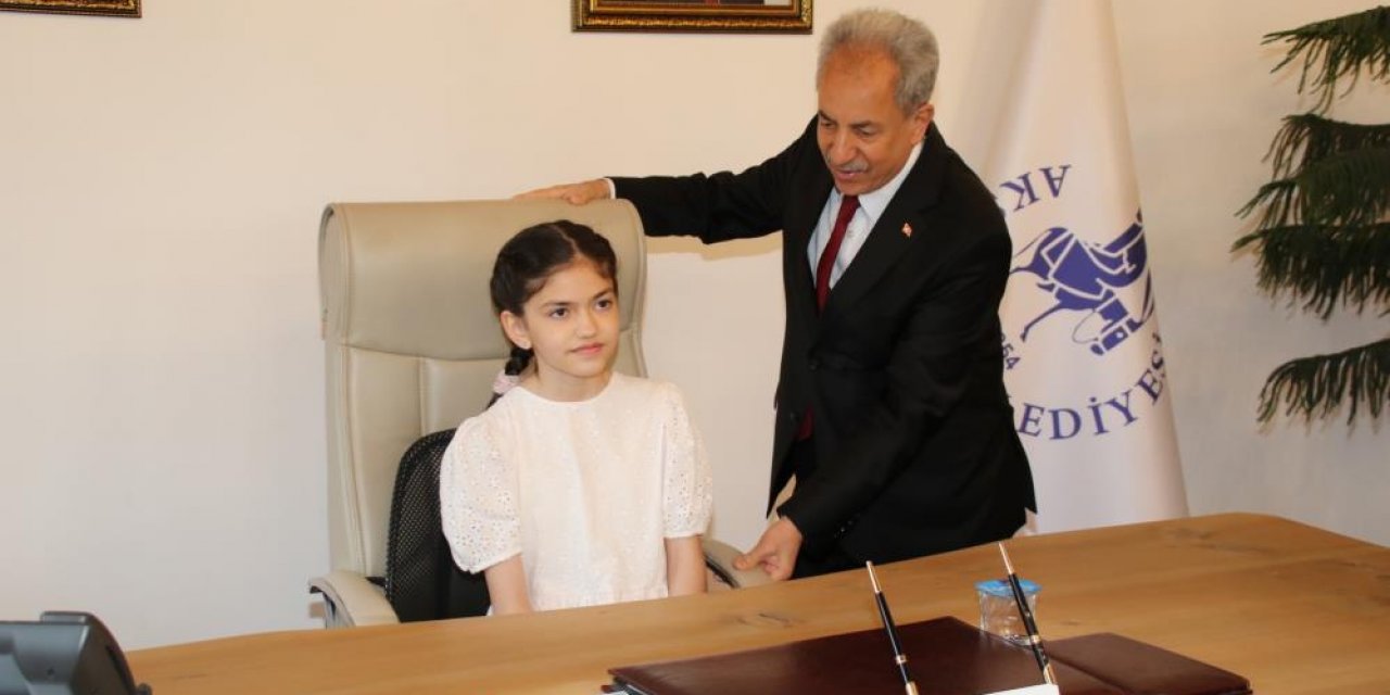 Konya Akşehir’de belediye başkanlığı koltuğuna Elvin Gök oturdu