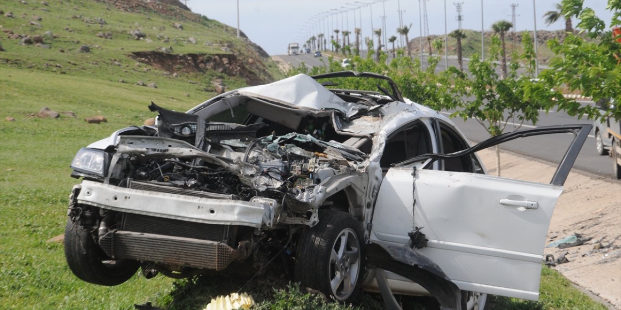 Otomobil kamyonete çarptı: 2 ölü, 8 yaralı