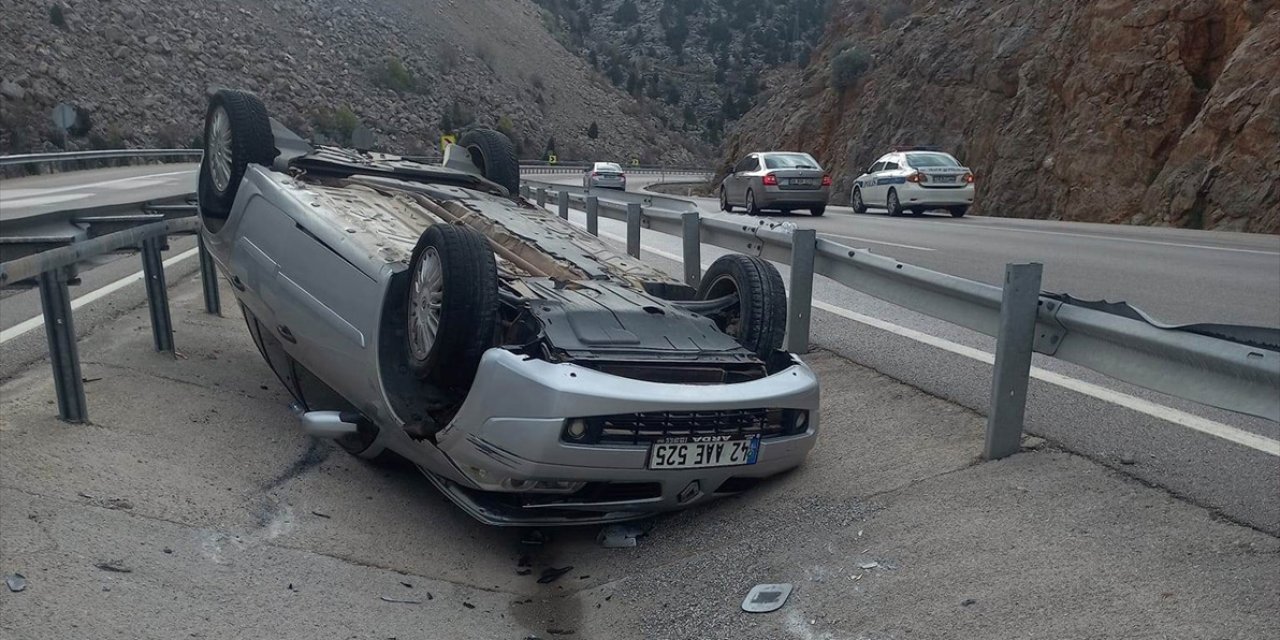 Konya’da otomobil takla attı: 2 yaralı