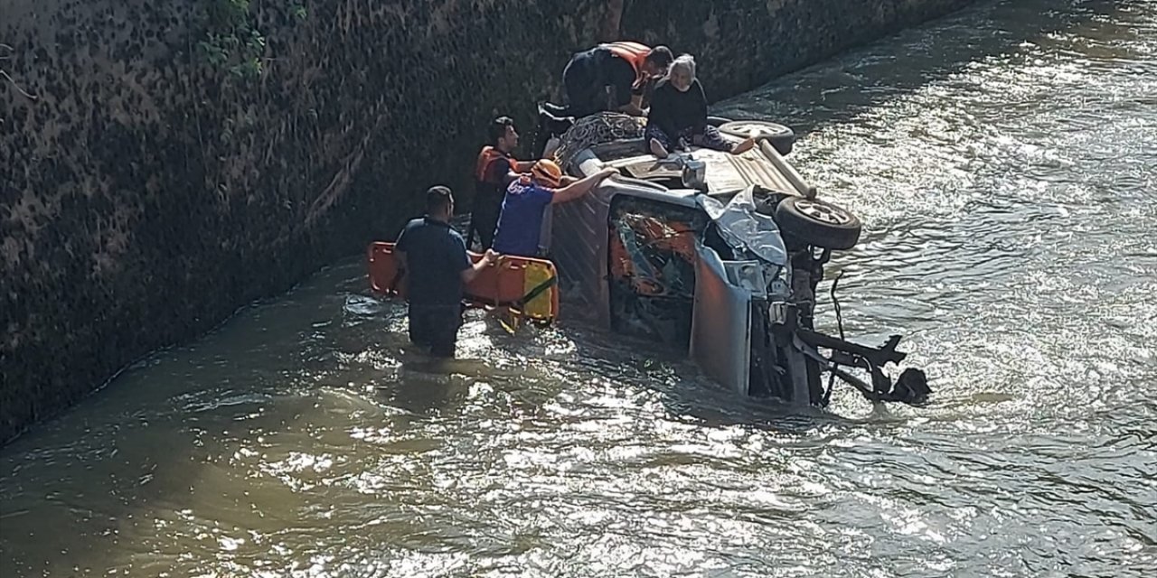 Sulama kanalına düşen otomobildeki karı koca öldü