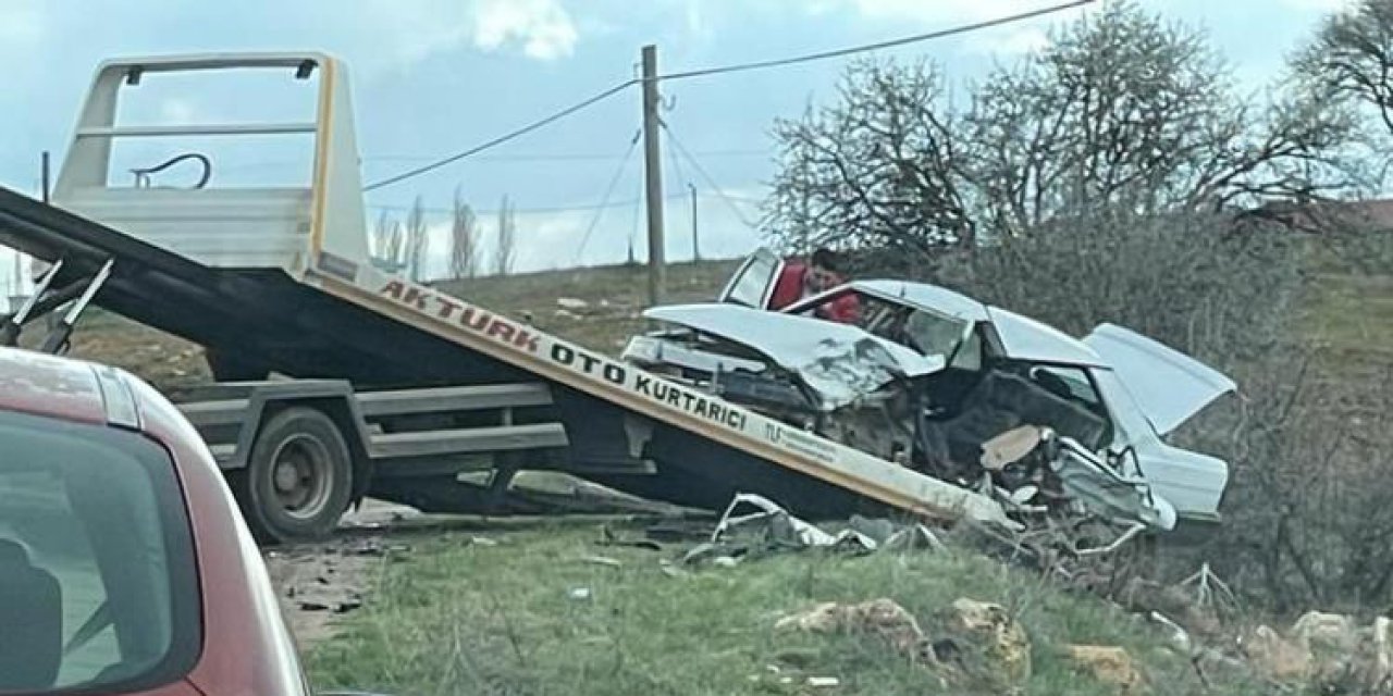 İki otomobil çarpıştı: 1 ölü, 4 yaralı