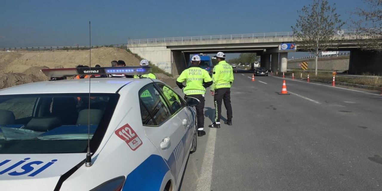 Yol kenarında korkunç manzarayı gören telefona sarıldı