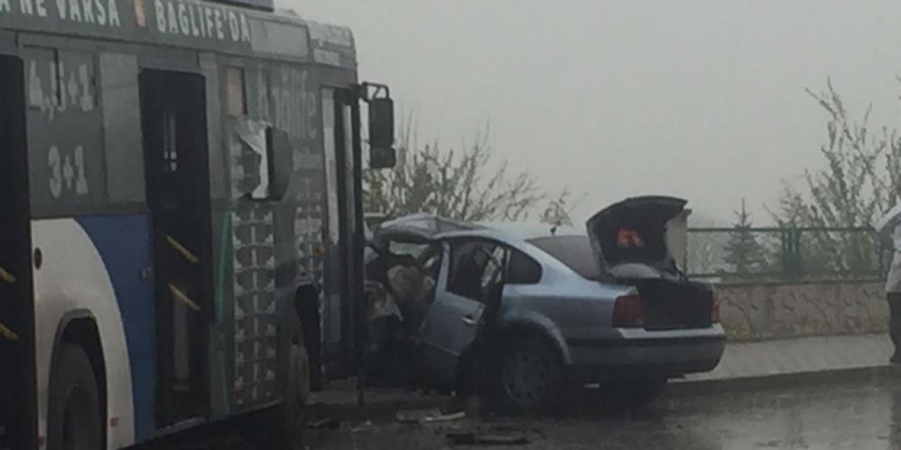 Halk otobüsü ile otomobil çarpıştı: 1 ölü