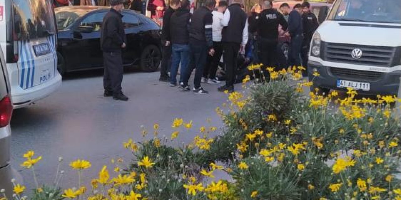 Aracın açılan kapısına çarpan bisikletli yaralandı