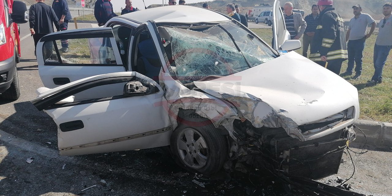 Konya’da otomobil kamyona çarptı! Yaralılar var