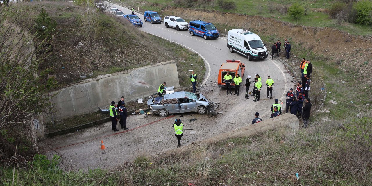 Otomobil 5 metreden alt geçide düştü: 1'i çocuk 3 ölü
