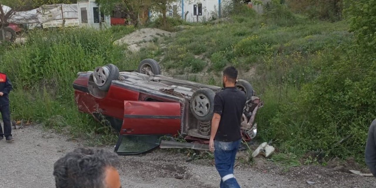 Park halindeki araca çarpan otomobil takla attı